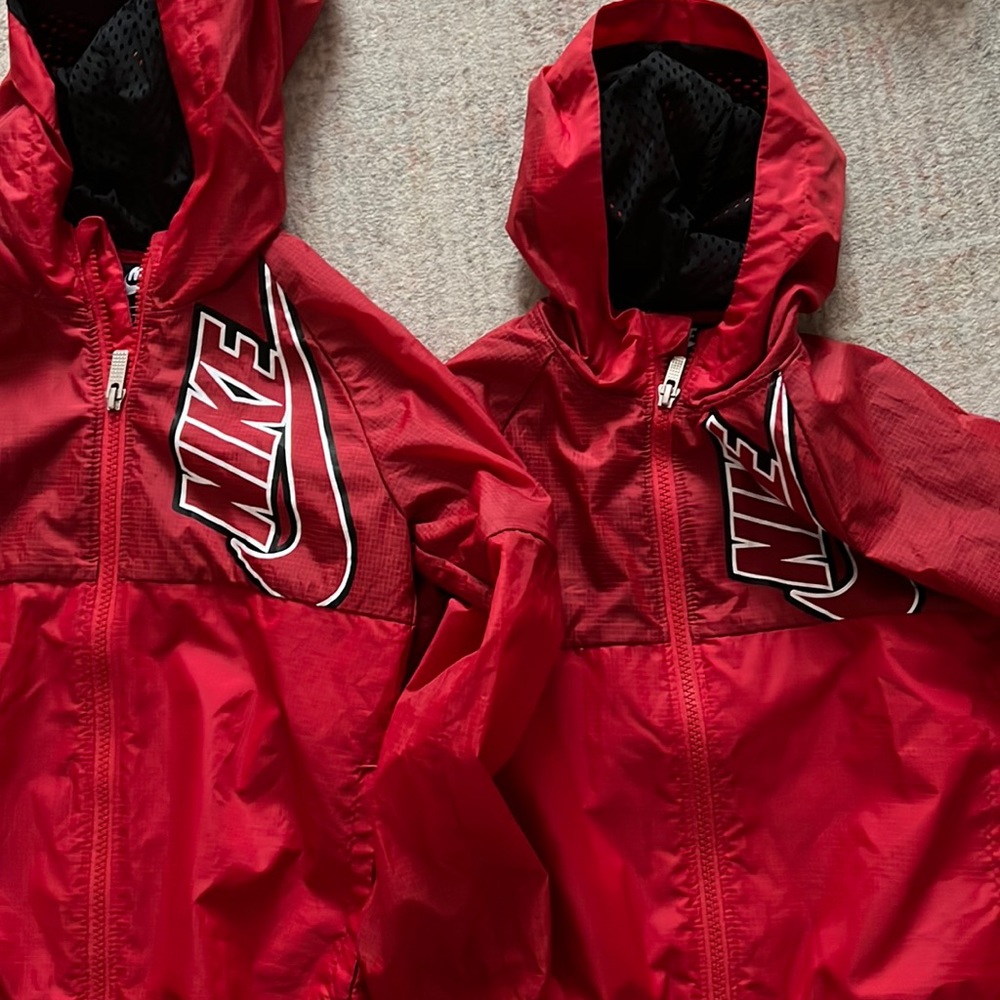 Nike windbreaker Kids 3T 5T like new
